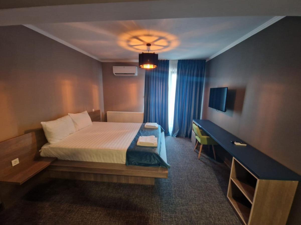 Albert Hotel Roşu Extérieur photo